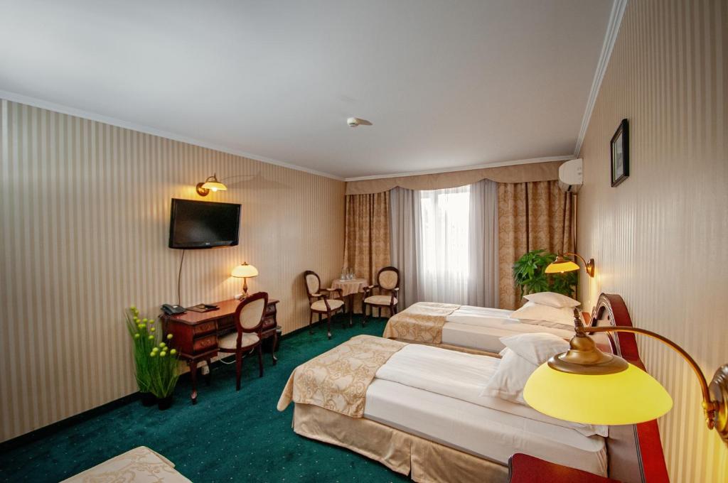 Postel nebo postele na pokoji v ubytování Hotel Chopin Business&SPA