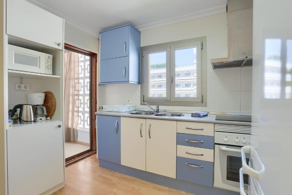 Kuchyňa alebo kuchynka v ubytovaní Apartamento Rosa 16 by Rentallorca