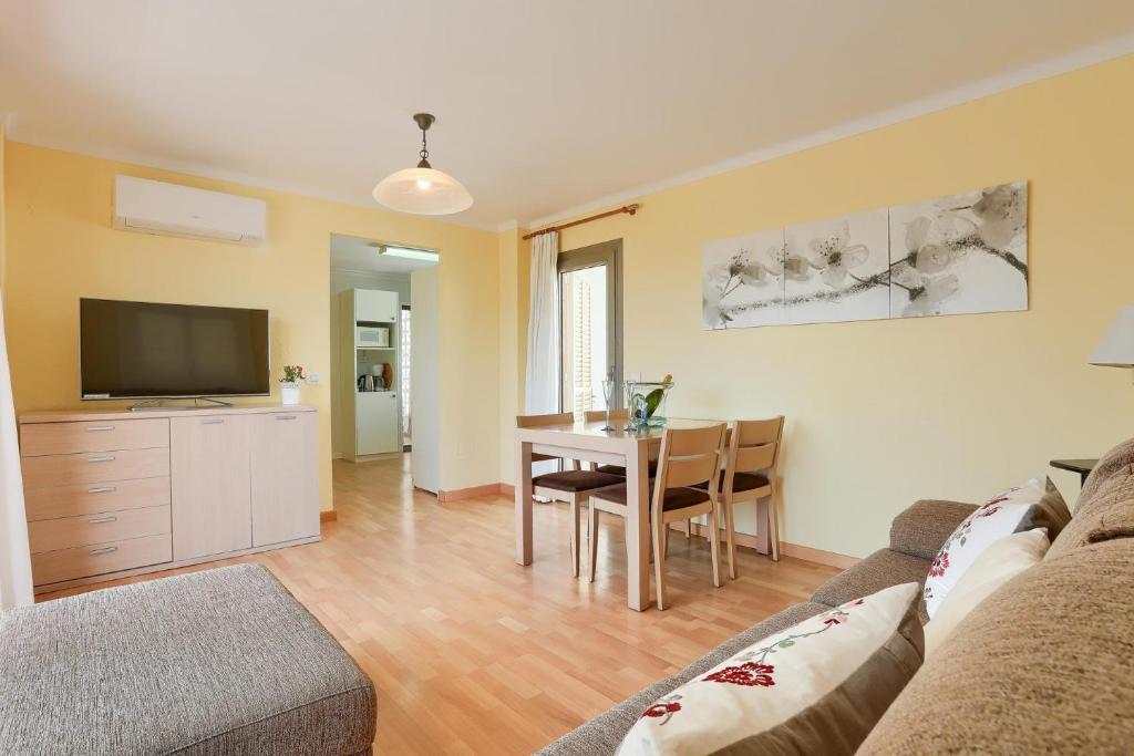 Televízia a/alebo spoločenská miestnosť v ubytovaní Apartamento Rosa 16 by Rentallorca