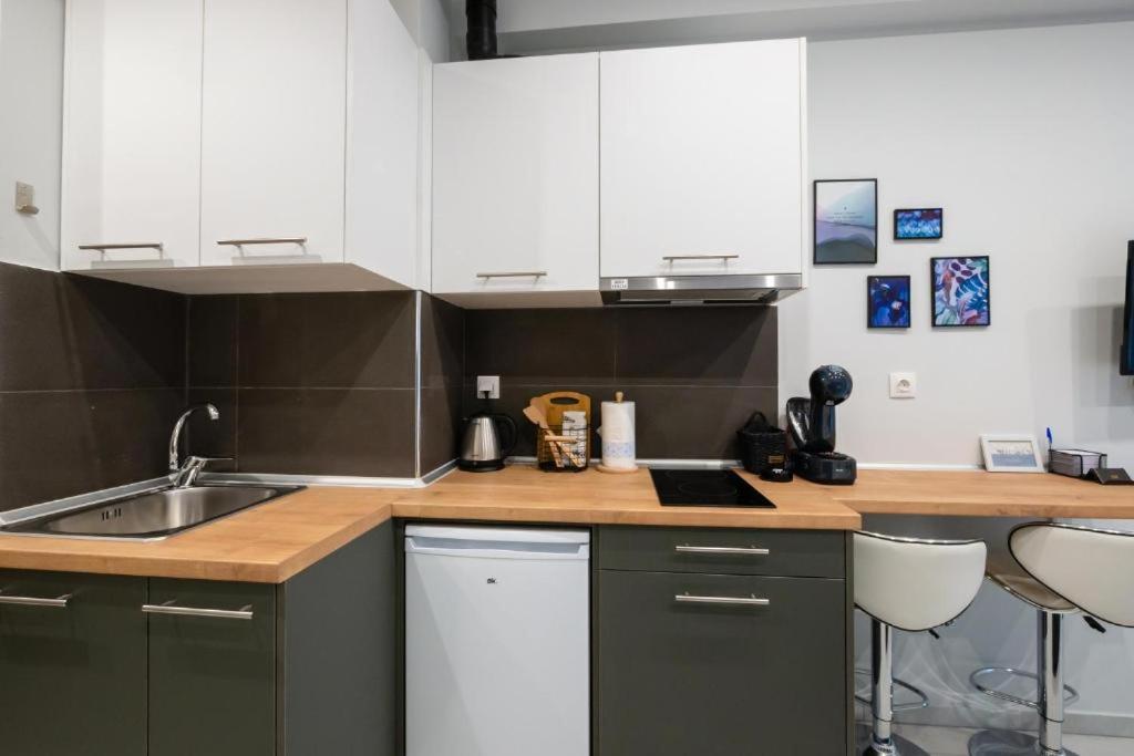 DK Mini Studio White Tower - 17