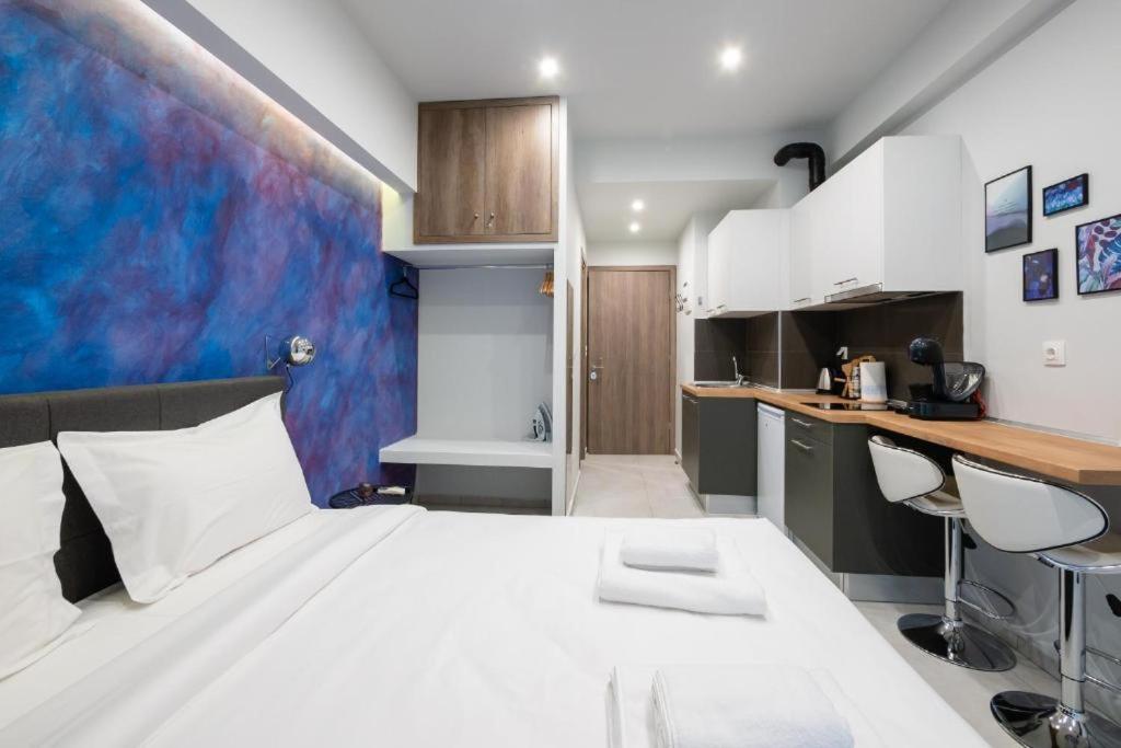 DK Mini Studio White Tower - 19