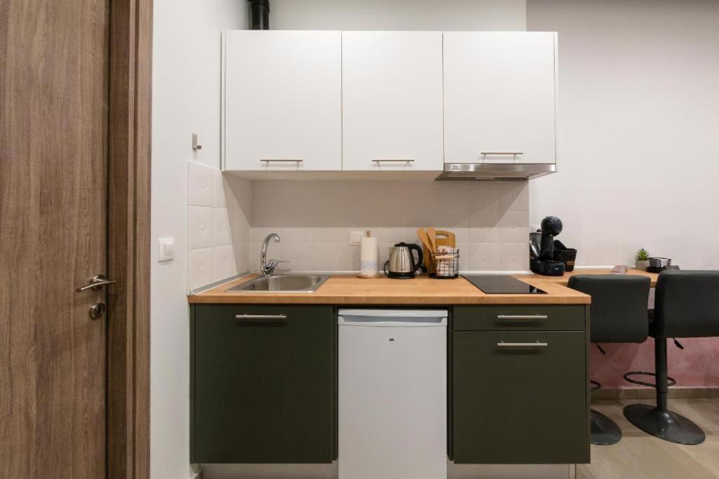 DK Mini Studio White Tower - 7