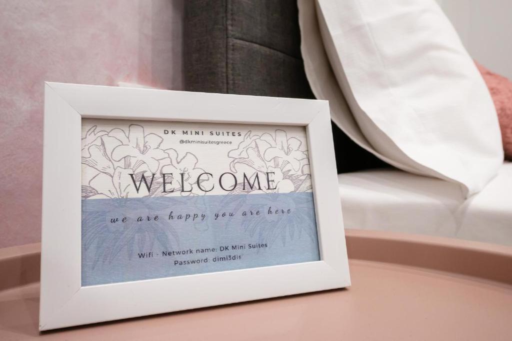 DK Mini Studio White Tower - 12