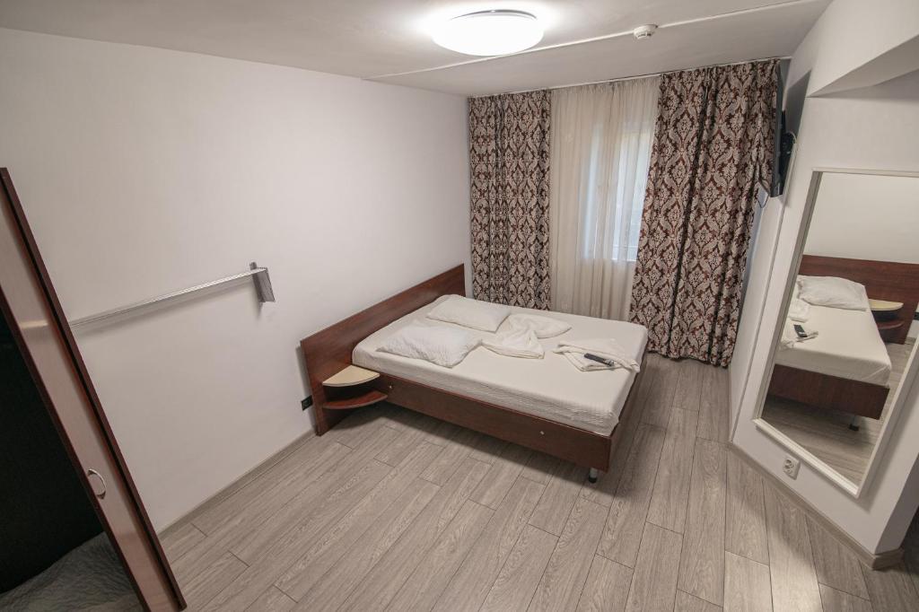 Postel nebo postele na pokoji v ubytování Hotel Proton