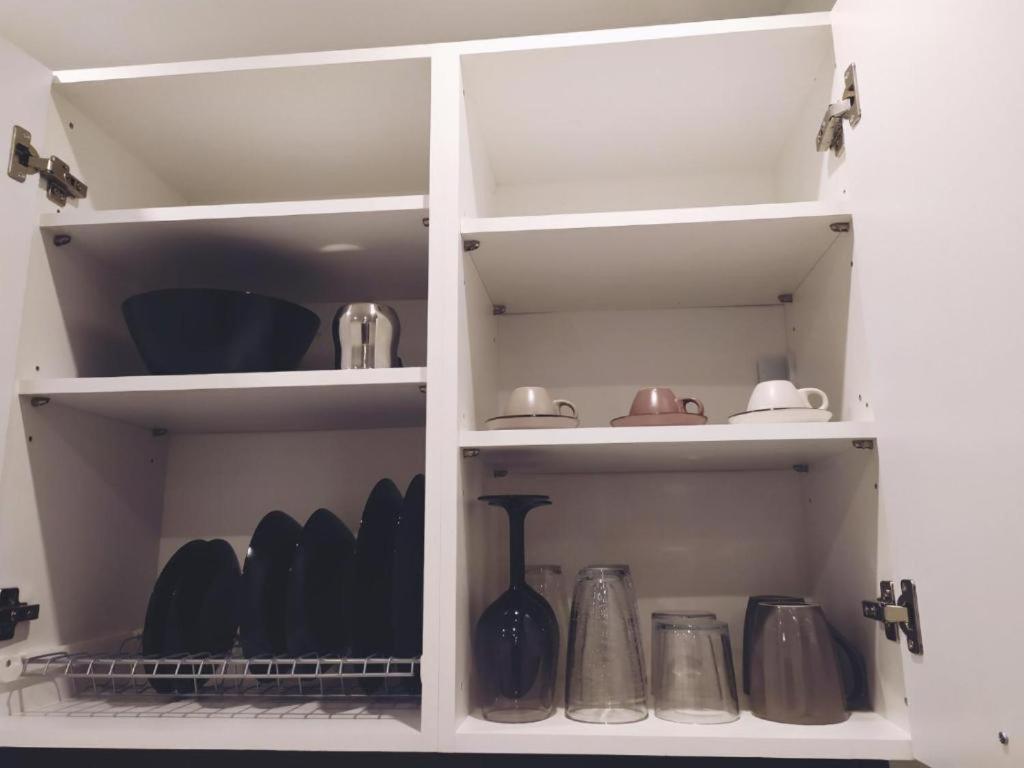 DK Mini Studio White Tower - 15