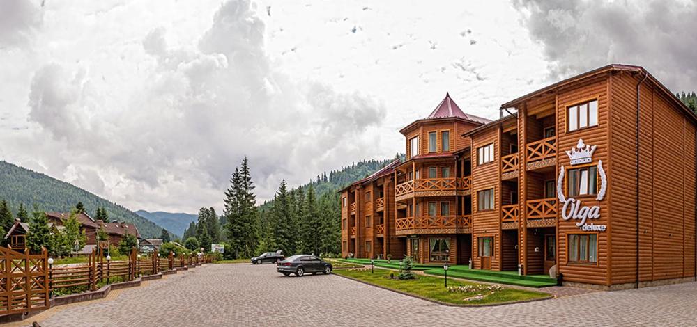 Nespecifikovaný výhled na hory nebo výhled na hory při pohledu z hotelu
