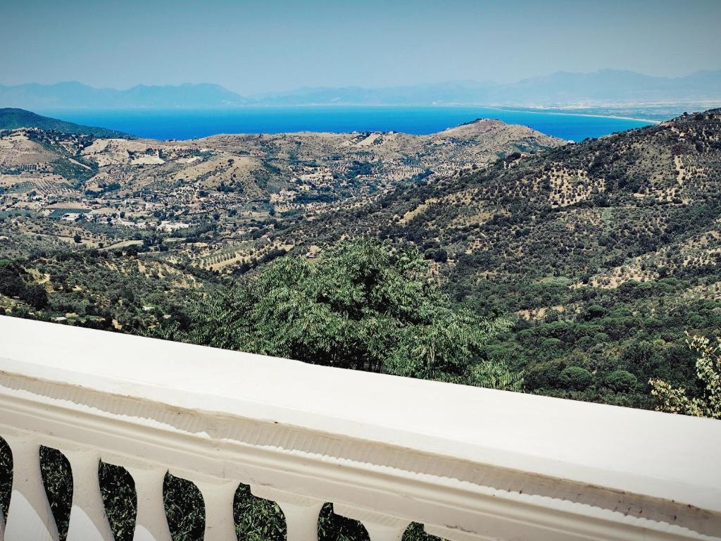 a view of the ocean and mountains from a balcony at La Scienza Nuova in Vatolla