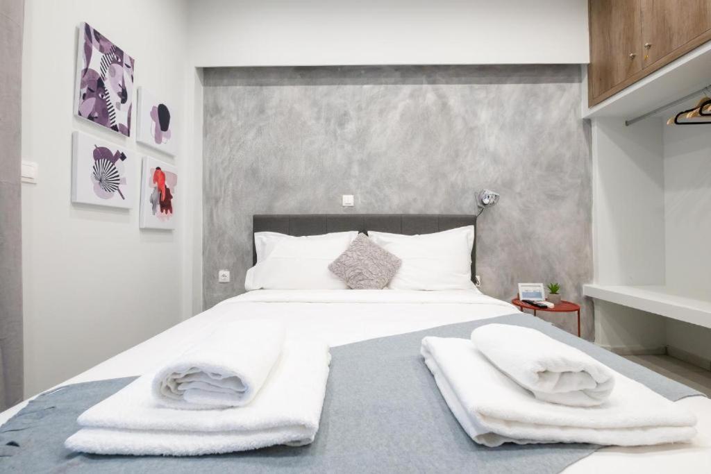 DK Mini Studio White Tower - 2