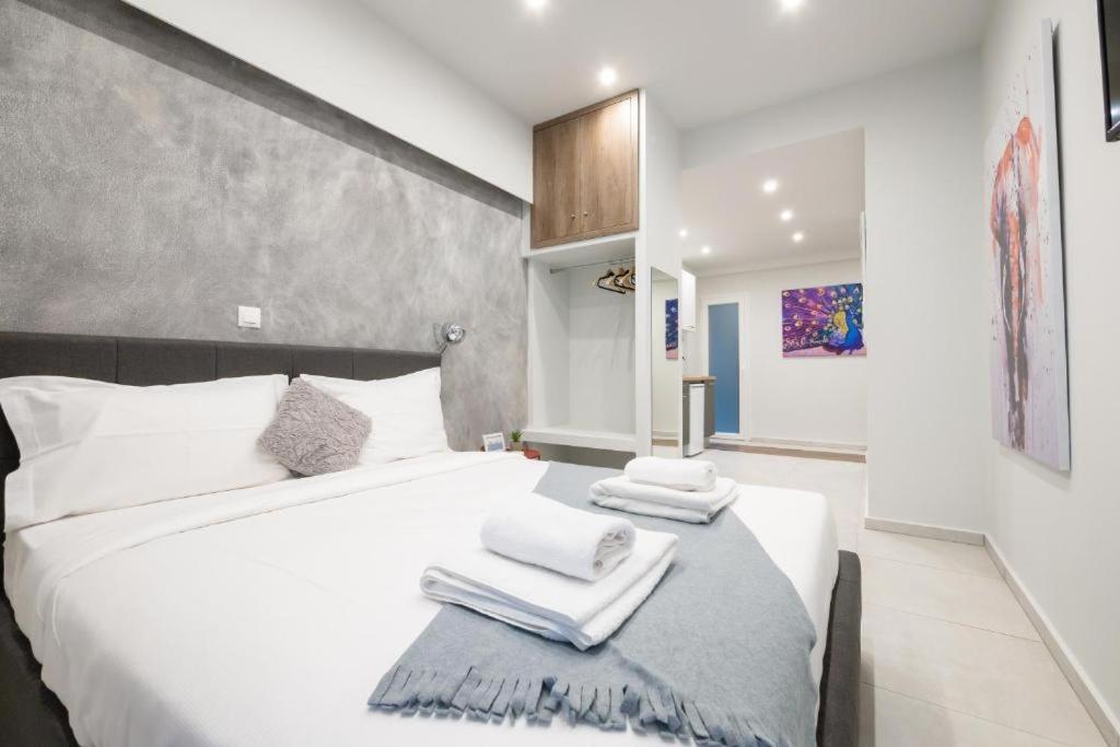 DK Mini Studio White Tower - 4