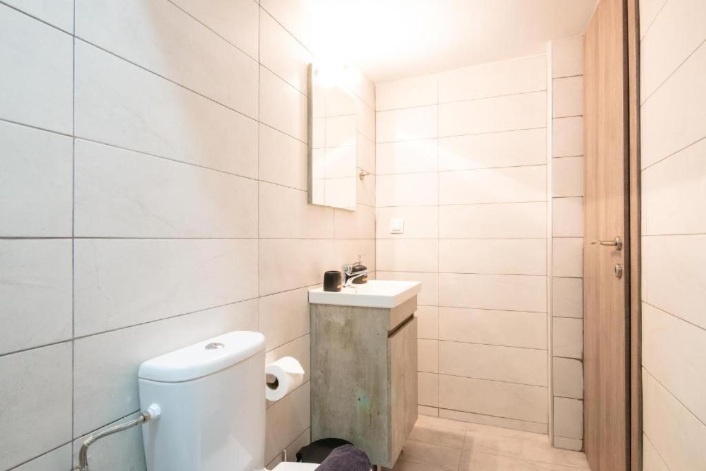 DK Mini Studio White Tower - 6