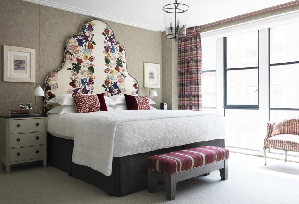 Postel nebo postele na pokoji v ubytování Ham Yard Hotel, Firmdale Hotels