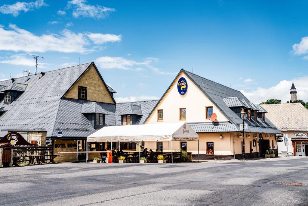 Budova, kde se hotel nachází