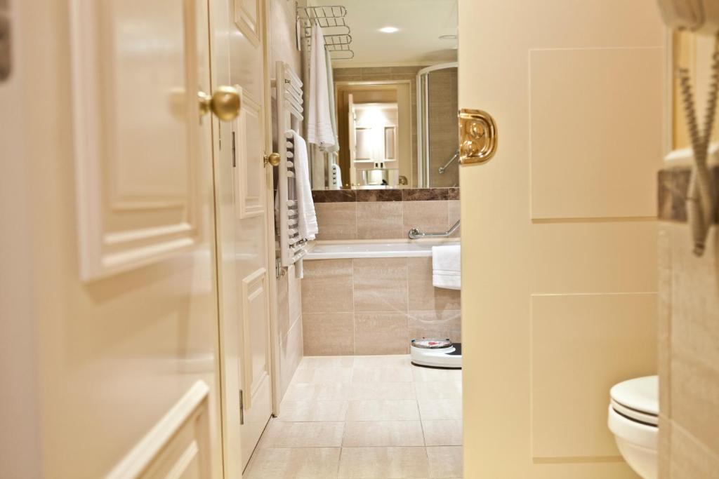 Hotel Le Châtelain - Resim 39