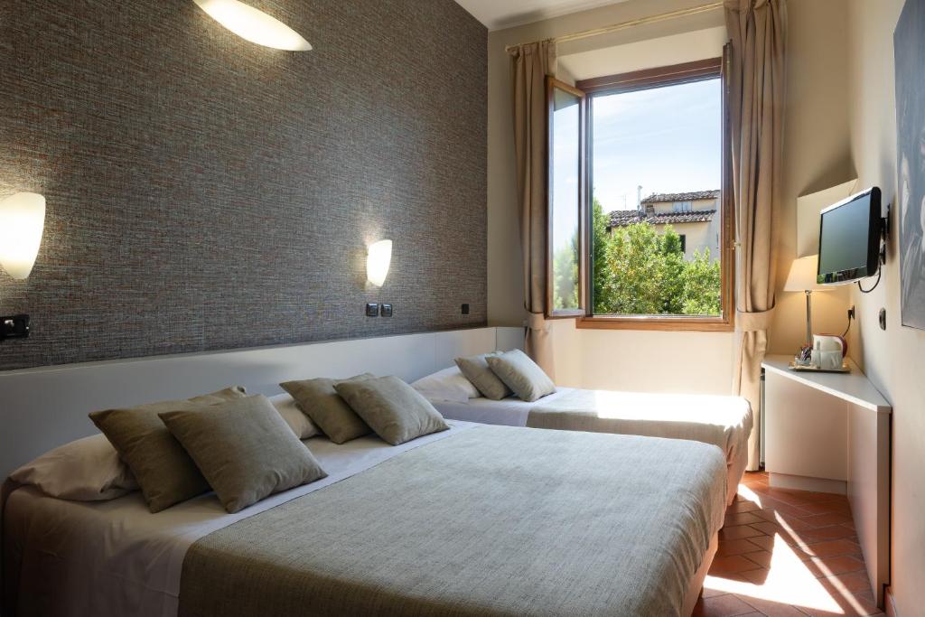 Telewizja i/lub zestaw kina domowego w obiekcie Hotel Caravaggio