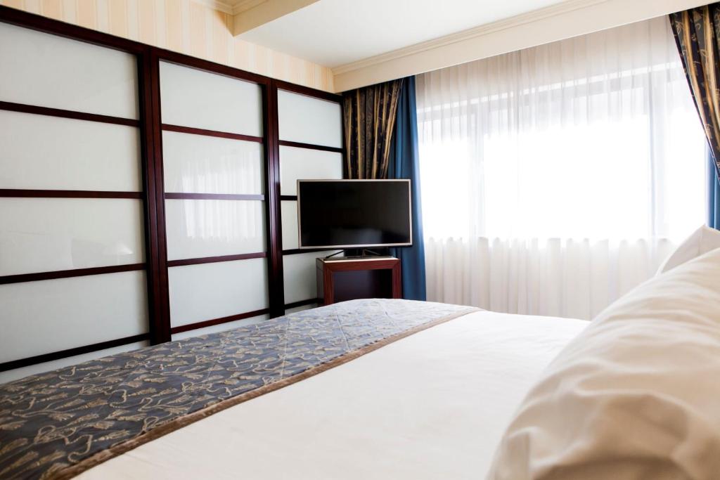 Postel nebo postele na pokoji v ubytování Hotel Le Châtelain