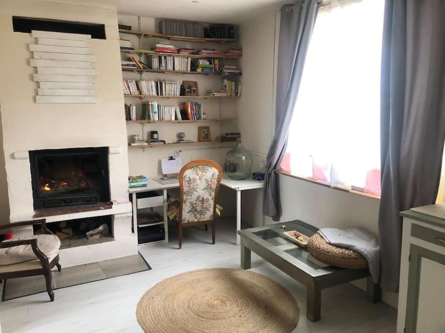 Posezení v ubytování Un petit studio dans un cadre naturel