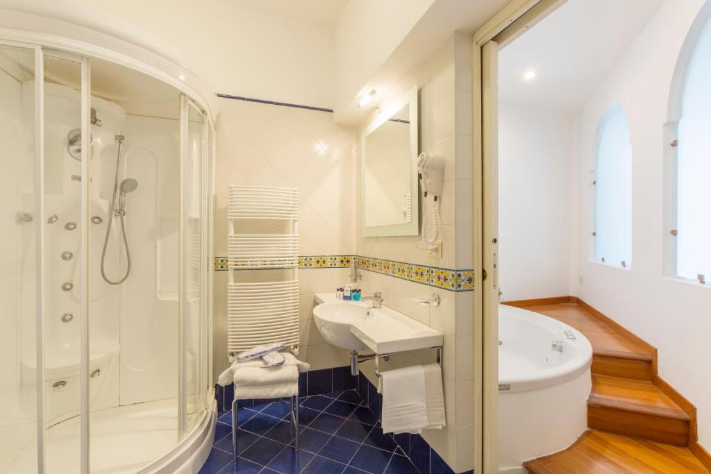 Hotel Club Due Torri - Suite Junior Con Balcón