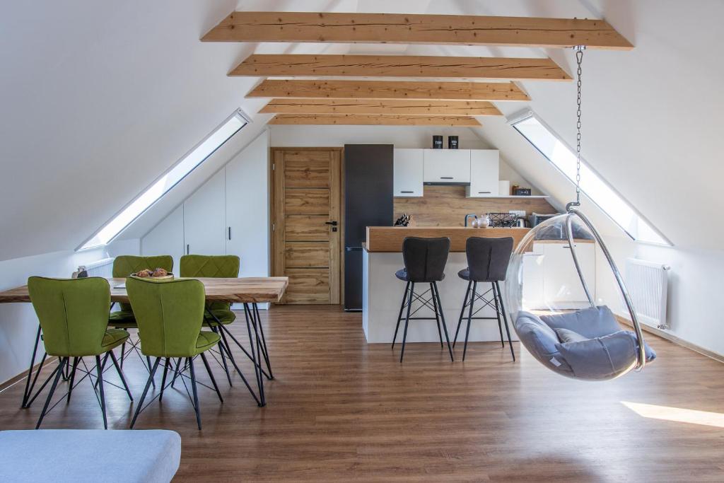 Kuchyň nebo kuchyňský kout v ubytování Podkrovní apartmán Karlovice
