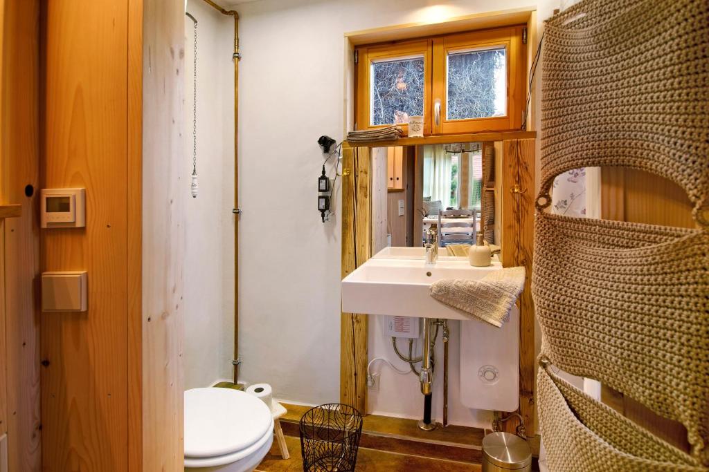 Koupelna v ubytování Uptrulli-Minihaus
