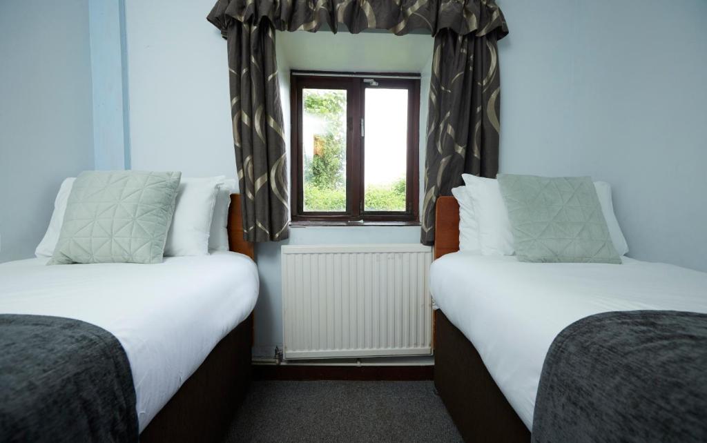 Hunters Hall Inn by Greene King Inns - Family Room (2 Adults + 2 Children)