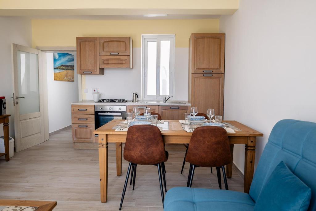 Kuchyň nebo kuchyňský kout v ubytování Elegant Apartments with Open Views