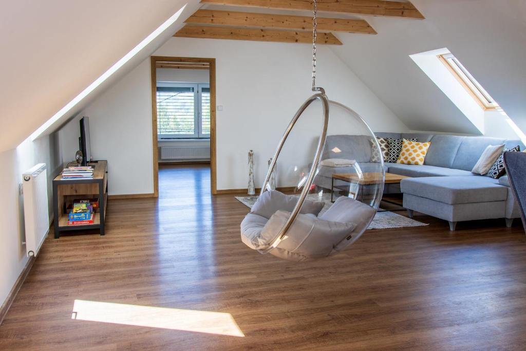 Posezení v ubytování Podkrovní apartmán Karlovice