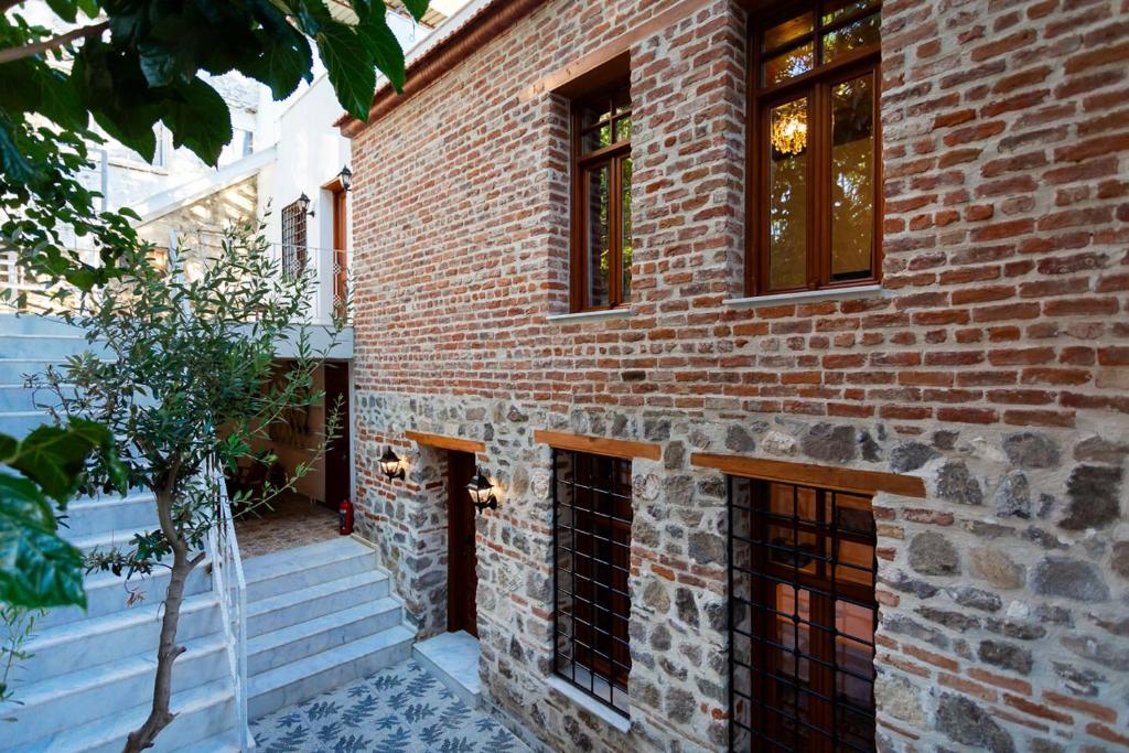 Gallery image of Zeytinli Taş Ev in Konak
