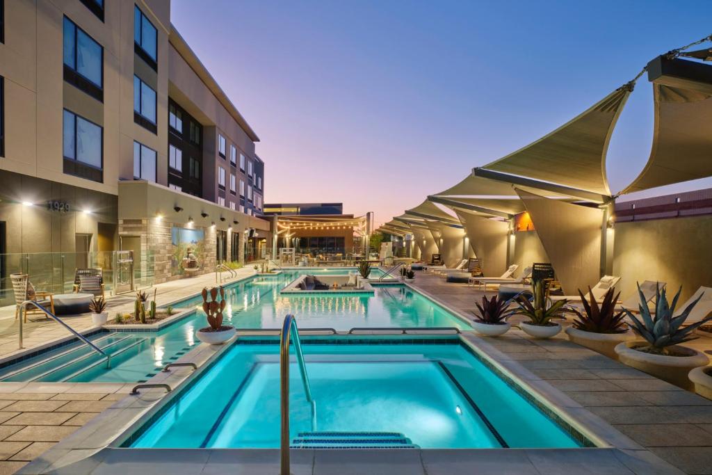 Bazén v ubytování Fairfield Inn & Suites by Marriott Tempe nebo v jeho okolí