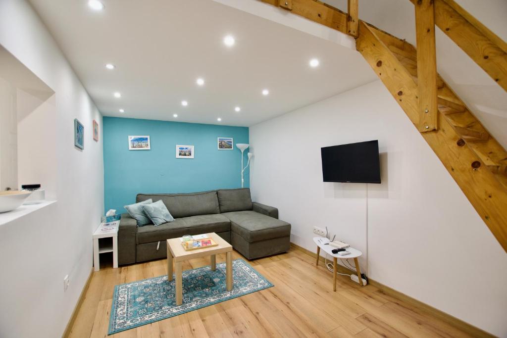 Standard Apartment by Hi5- Hunyadi Square Studio 1067 Budapest, Hunyadi tér 9 kép - 1