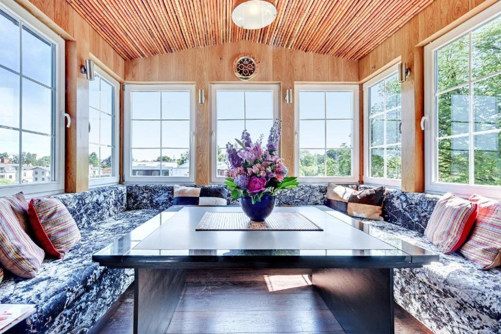 
Four-Bedroom Apartment with One Bathroom
