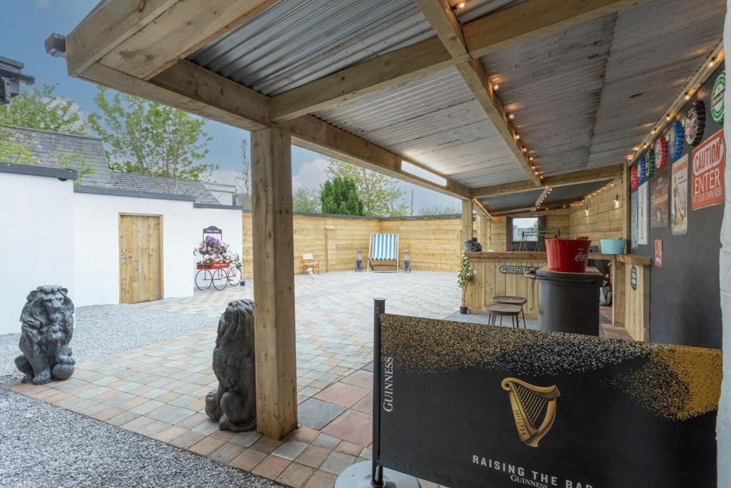Fotografie z fotogalerie ubytování Patriot Bar Hottub-sleeps30 v destinaci Abbeyfeale