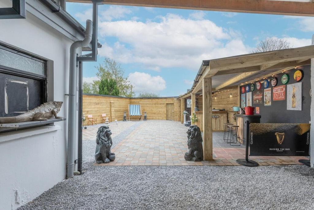 Fotografie z fotogalerie ubytování Patriot Bar Hottub-sleeps30 v destinaci Abbeyfeale