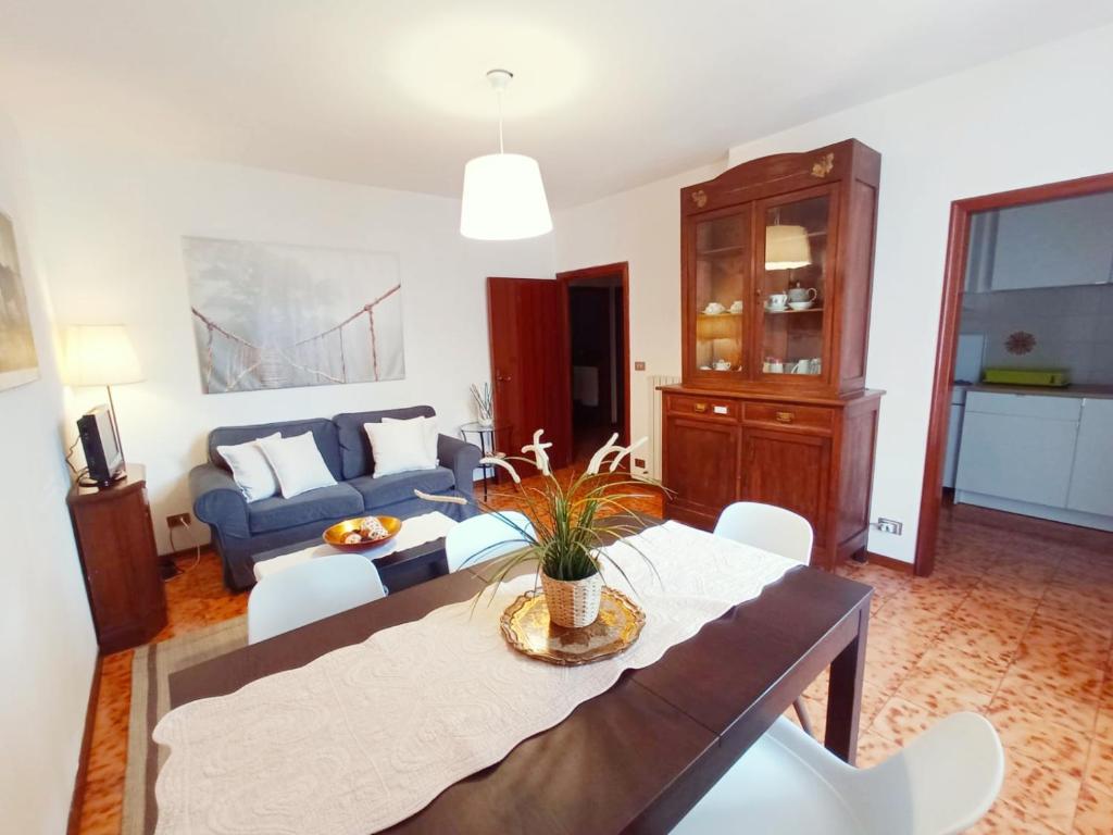 Posedenie v ubytovaní Casa Dante