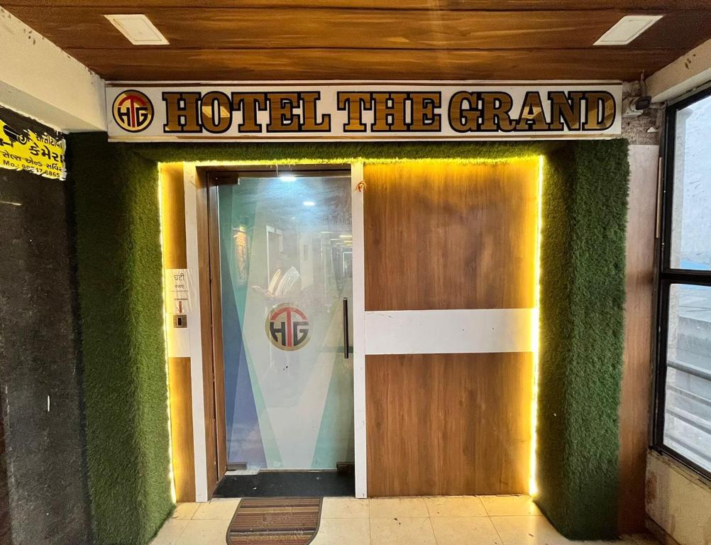 Certifikát, hodnocení, plakát nebo jiný dokument vystavený v ubytování Hotel The Grand Near Maninagar Railway Station Ahmedabad