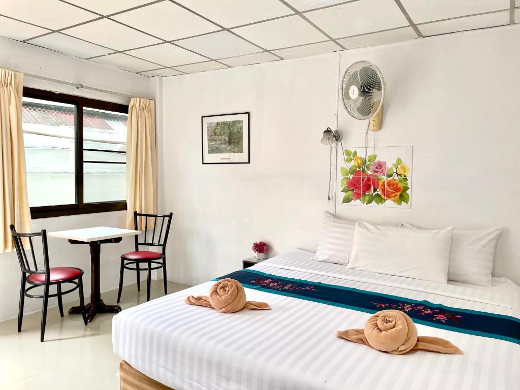 JJ karon beach hotel - 1