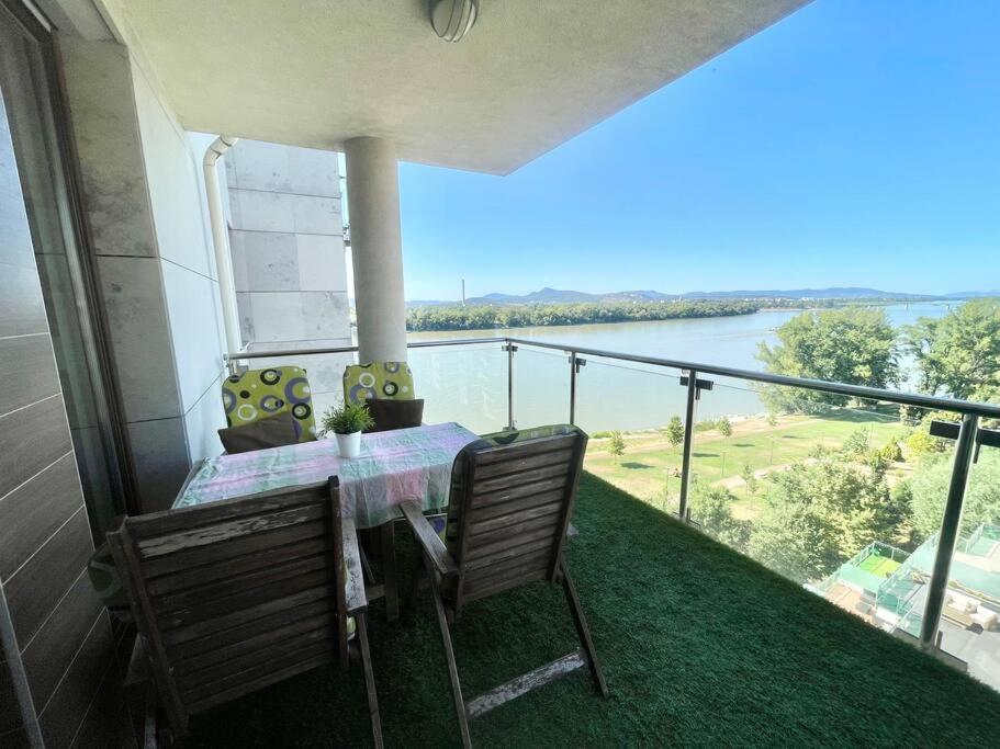 Riverfront Suite Free Parking 1138 Budapest, Úszódaru utca 1 kép - 1