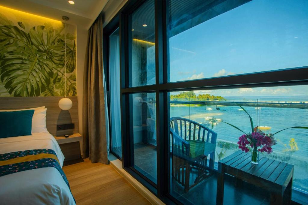 Postel nebo postele na pokoji v ubytování Beach Hotel Guraidhoo