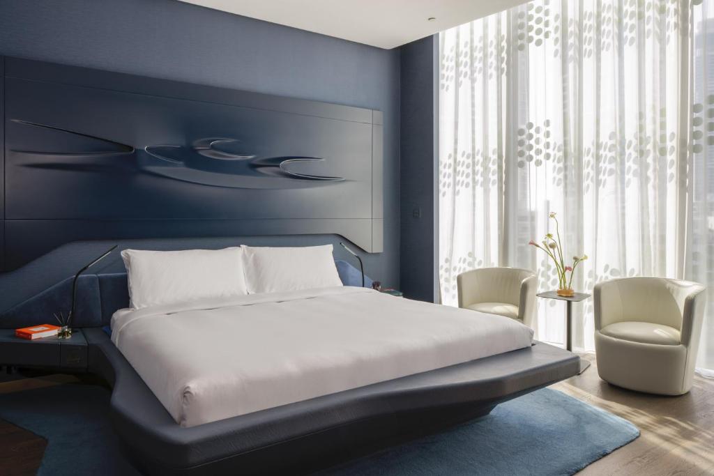 
Extra ME + Junior Suite with Burj Khalifa View and Jacuzzi
