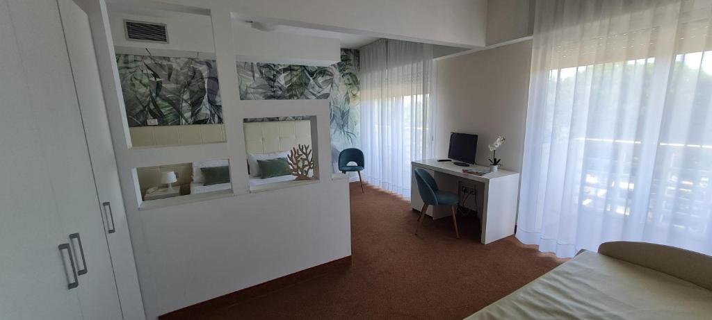 Hotel Eros
