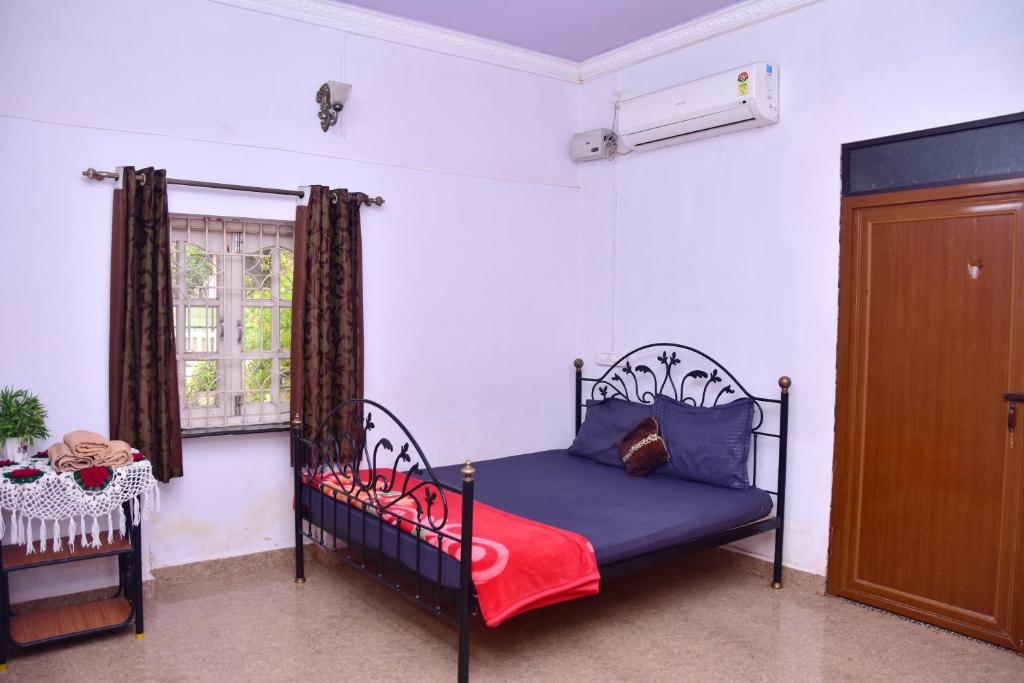 Casa DCM and Esmeralda - Villa's and Lake view Rooms in Bambolim with Swimming Pool acces - Villa Con Due Camere Da Letto