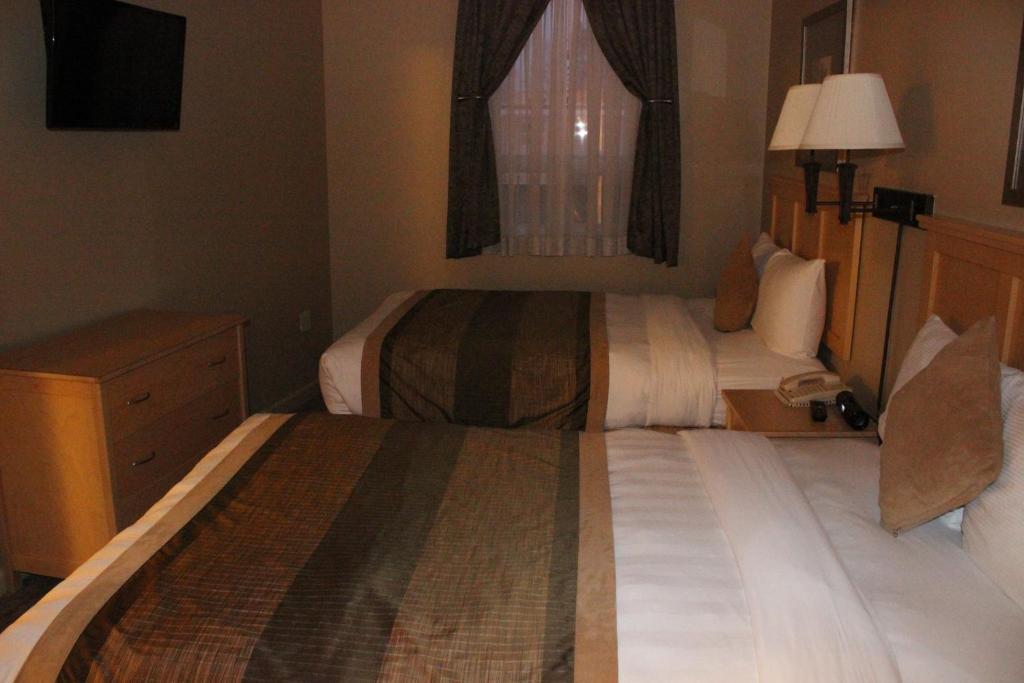 Postel nebo postele na pokoji v ubytování Clearwater Hotel Ltd