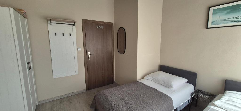 Postel nebo postele na pokoji v ubytování Sejf House