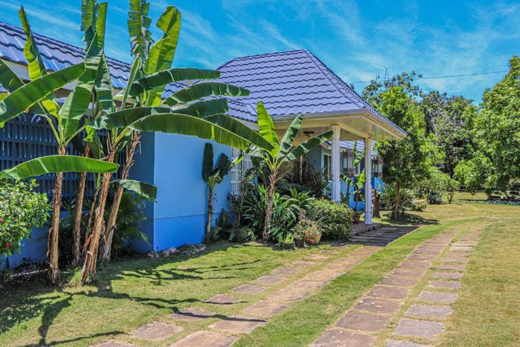 Seven Palms Villa, Runaway Bay (updated prices 2025)