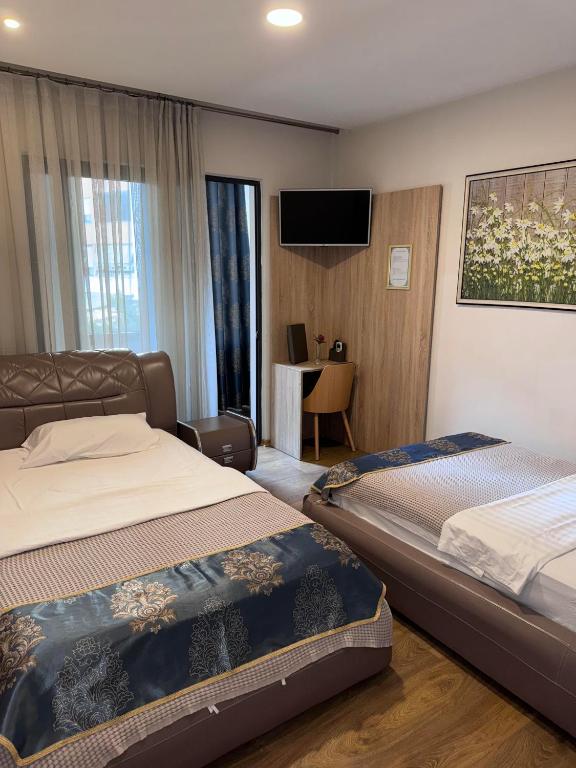 Postel nebo postele na pokoji v ubytování Park Hotel Tirana