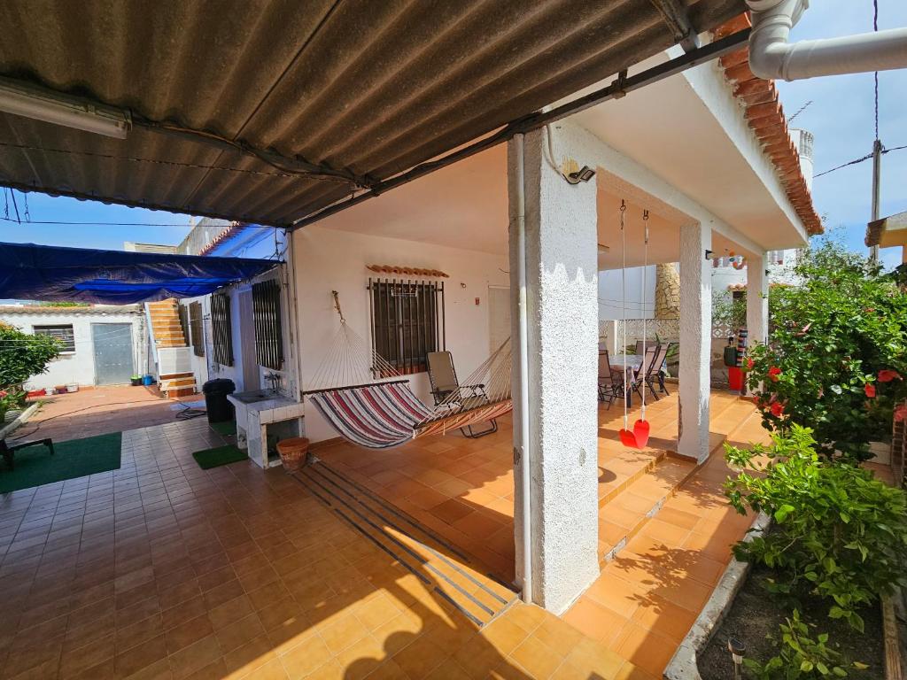 Μπαλκόνι ή βεράντα στο Casa de playa en Oliva al lado del MET y Campo de Golf