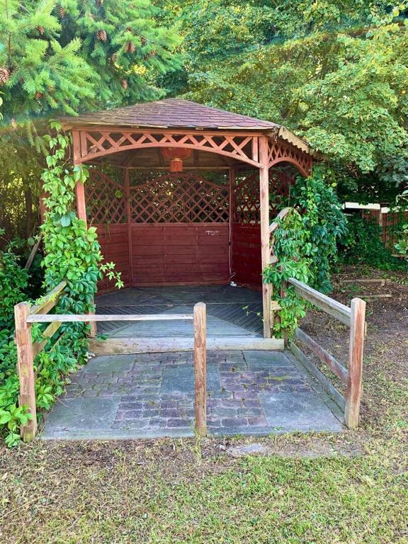 Giardino di Dom z widokiem na Wisłę, ogrodem i parkingiem AC Progres