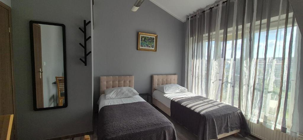 Postel nebo postele na pokoji v ubytování Sejf House