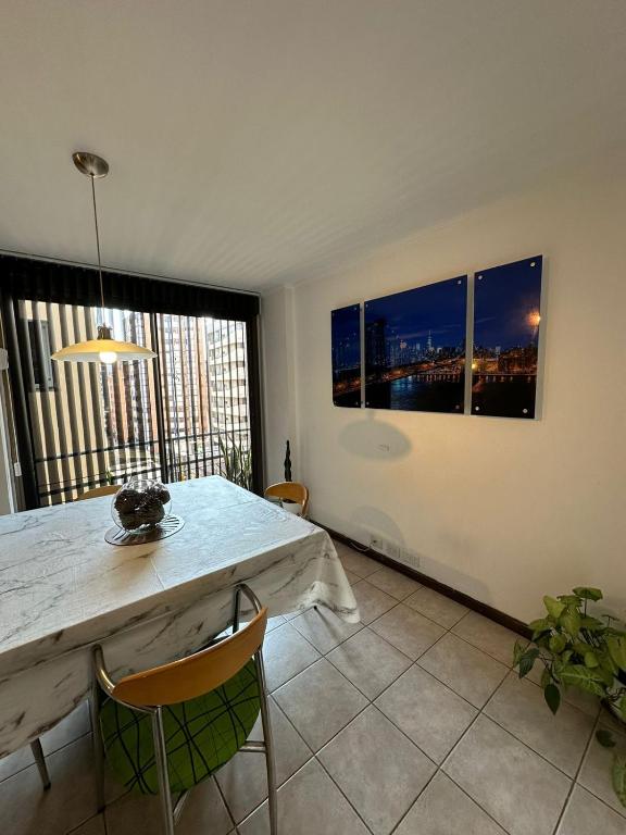 TV a/nebo společenská místnost v ubytování Departamento 1 dorm amoblado con cochera 6 E INVERHOME INMOBILIARIA