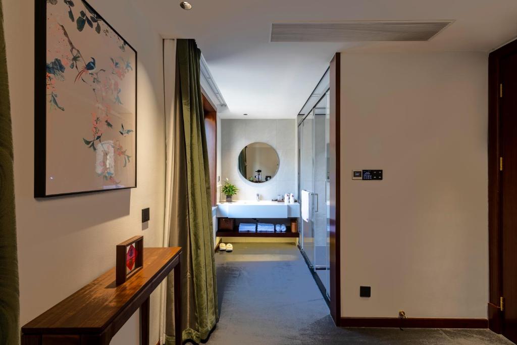 Postel nebo postele na pokoji v ubytování 五福居 Five Blessings Hotel