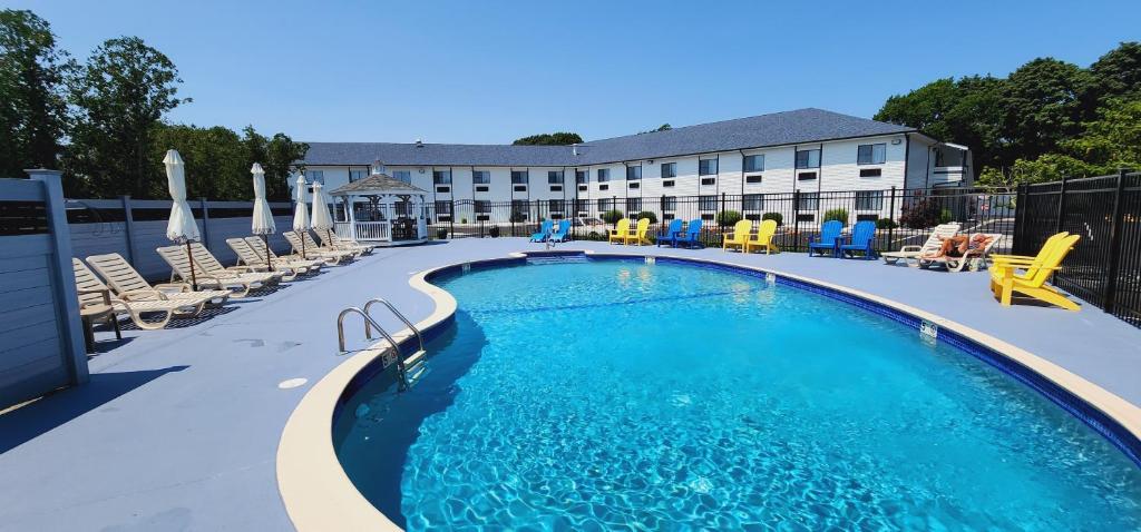 Ambassador Inn and Suites photo